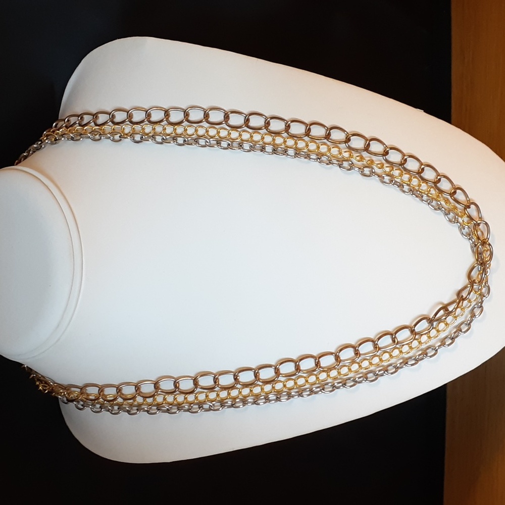 NWOT Triple Strand Tri-Tone Chain Necklace GG140